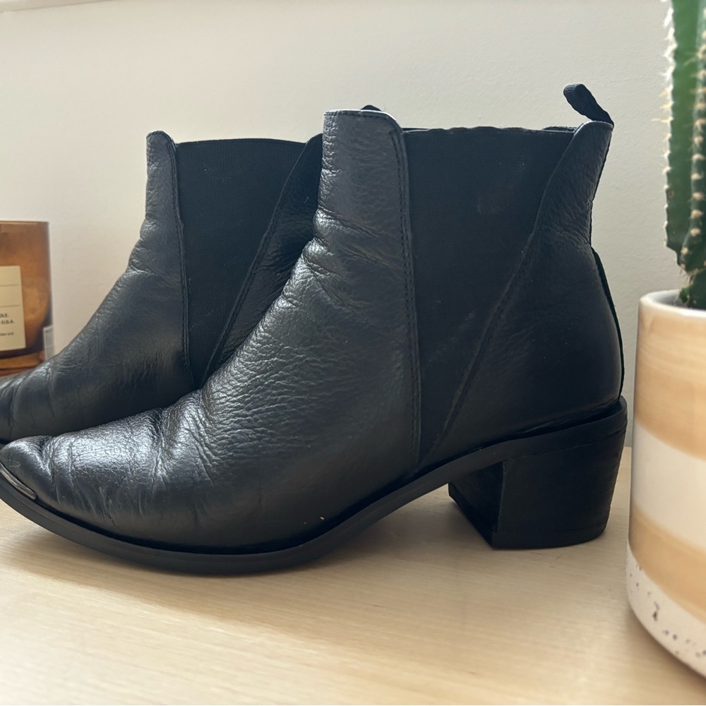 Newly Spa’d Acne Jensen Boots